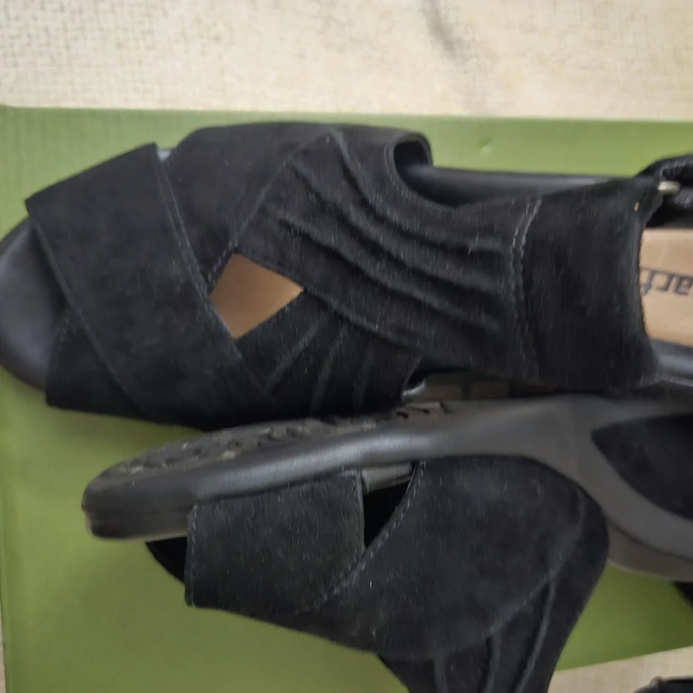 Earth Women's Black Suede Open Toe Shoes. Curvet Wide. Size 9